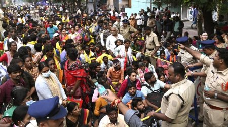 В давке у храма на юго-востоке Индии погибли шесть человек