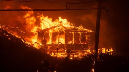 В США назвали возможную причину пожаров в Калифорнии