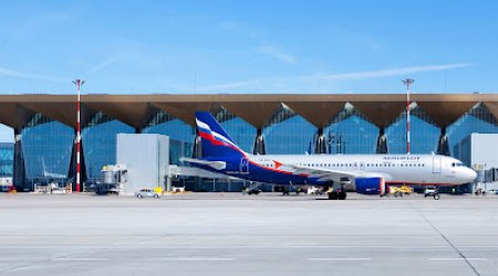 Аэропорт Пулково в Санкт-Петербурге приостановил прием и отправку воздушных судов