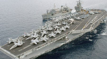 Хуситы атаковали в Красном море американский авианосец