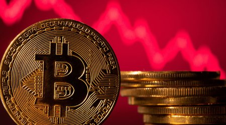Bitcoin 90 min dollardan aşağı düşüb