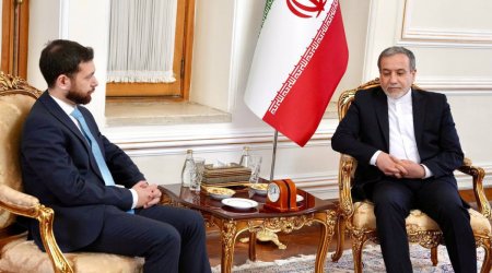 Vaan Kostanyan Abbas Araqçi ilə görüşüb