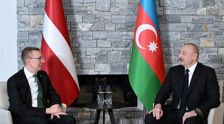 Əliyev Davosda Latviya Prezidenti ilə görüşüb