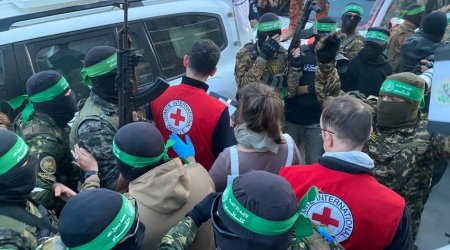 HƏMAS israilli girovu Beynəlxalq Qızıl Xaç Komitəsinə təhvil verib