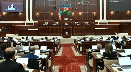Yaz sesiyasının ilk iclası başlayıb