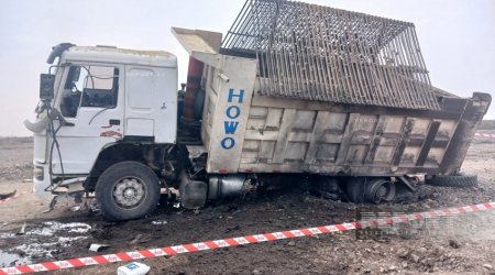 
В Агдаме грузовик подорвался на мине