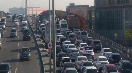 В Баку в направлении станции метро &laquo;Кёроглу&raquo; затруднено движение транспорта
