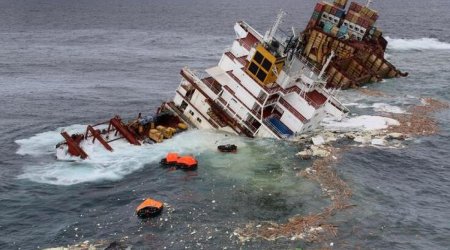 Сухогруз тонет в Азовском море