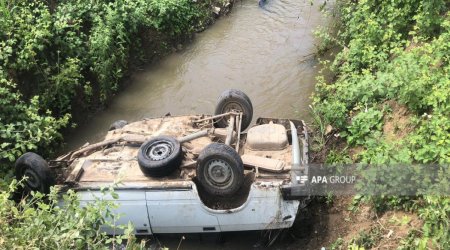 В Кюрдамире автомобиль опрокинулся в канал, погибли два человека