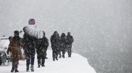 В Стамбуле из-за сильного снегопада закрыты школы