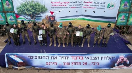 Израиль отложил возвращение палестинцев из-за &laquo;церемоний&raquo; ХАМАС