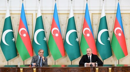 İlham Əliyev və Məhəmməd Şahbaz Şərif mətbuata bəyanatlarla çıxış ediblər