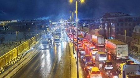 На некотороых улицах столицы из-за ДТП возникли заторы