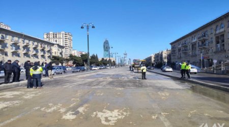 Движение автомобилей на проспекте Гейдара Алиева в Баку восстановлено