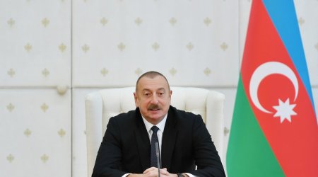 Prezident və xanımı "Ana haray" abidəsini ziyarət edib