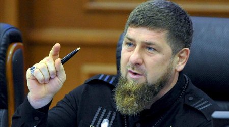 Кадыров наградил выживших членов экипажа сбитого самолета AZAL