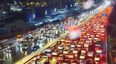 В настоящее время на некоторых дорогах Баку наблюдаются заторы - СПИСОК