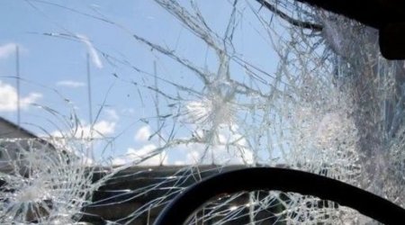 В Сабирабаде автомобиль упал в канал, пострадали пять человек