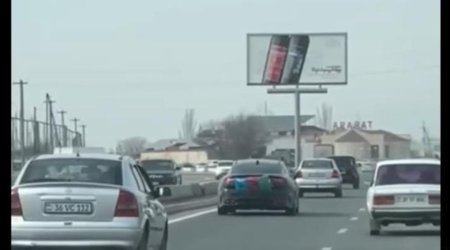 В Армении водитель машины с флагом Азербайджана доставлен в полицию