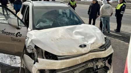 В Казани водитель такси сбил 11 человек на остановке