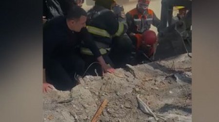 В Барде произошел обвал в жилом доме: спасатели извлекли из-под завалов женщину