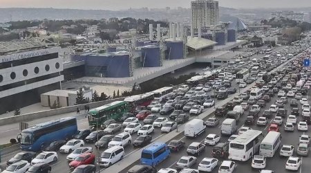 Bakıda 15 istiqamətdə nəqliyyatın sıxlığı müşahidə olunur