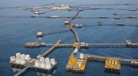 Neft Daşlarında kran dənizə düşüb, maşinist ölüb