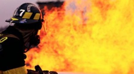 Во Владивостоке десятки автомобилей сгорели при пожаре на парковке