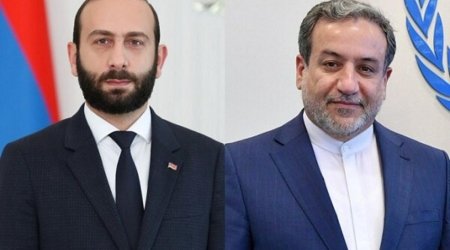 

Главы МИД Ирана и Армении обсудили в Ереване региональные вопросы
