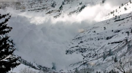 В Магаданской области четыре туриста погибли при сходе лавины