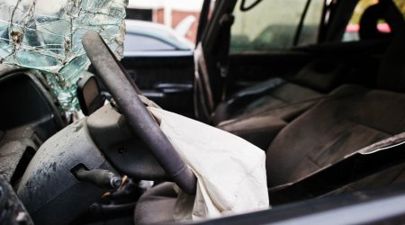 Gəncədə sərnişin avtobusu minik avtomobili ilə toqquşub, xəsarət alanlar var