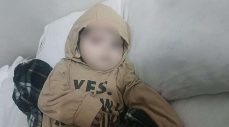 Годовалый малыш, весящий всего 5 кг, находится в тяжелом состоянии после длительного голодания