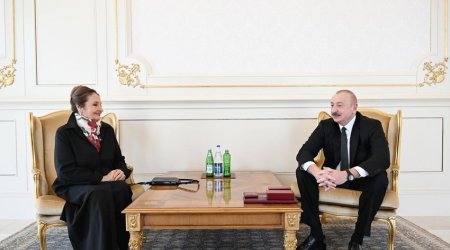 İlham Əliyev Şəfiqə Məmmədovaya “İstiqlal” ordenini təqdim edib - Yenilənib