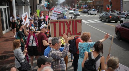 В Америке протесты против Илона Маска и Tesla