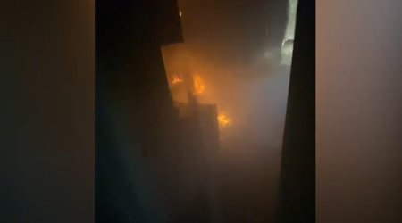 Bakıda yaşayış binasında yanğın olub - Video