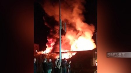 В Гёйчае частная постройка сгорела дотла