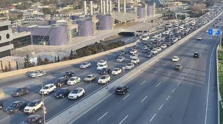 В Баку на ряде улиц и проспектов наблюдаются пробки