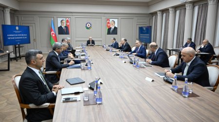 Али Асадов собрал экономистов