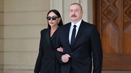 Prezidentlə xanımı Roma Papasının ölümü ilə əlaqədarMüqəddəs Məryəm Ana kilsəsində olub