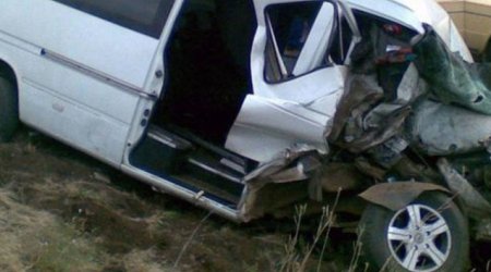 В Шамахы перевернулся микроавтобус со школьниками, есть пострадавшие