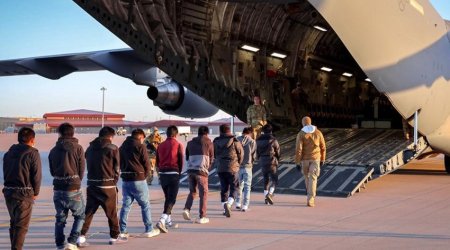США депортировали 131 мигранта в Узбекистан