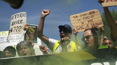 В Париже на первомайской демонстрации произошла стычка манифестантов с полицией