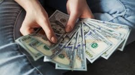 Нацбанк Казахстана сообщил об ослаблении тенге и продажах валюты из Нацфонда