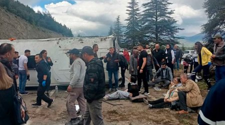 Türkiyədə yol qəzası olub, 15 nəfər yaralanıb