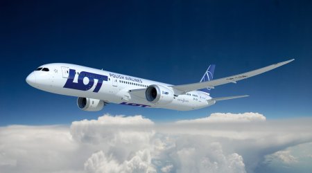 Самолет авиакомпании LOT экстренно вернулся в Баку