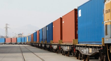 Azərbaycanda dəmir yolu ilə konteyner daşımaları artıb