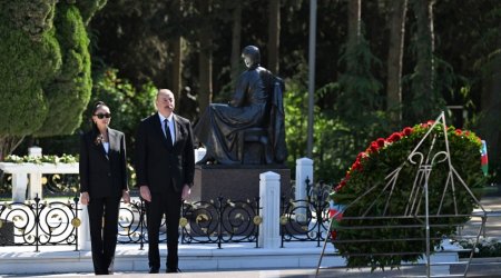 Prezident və xanımı Heydər Əliyevin məzarını ziyarət ediblər