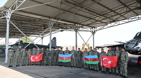 Азербайджанские военные отправились на учения в Турцию