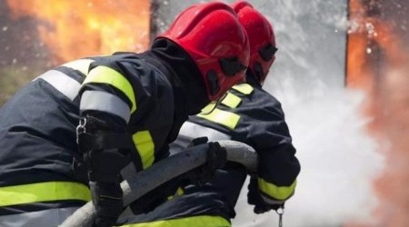 В Баку полностью сгорел 4-комнатный дом