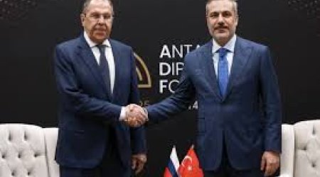 Глава МИД Турции обсудил с российским коллегой урегулирование в Украине